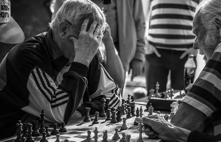 black and white photography, chess, players, old mans, city, urban, daily life, moment, art zoom studio